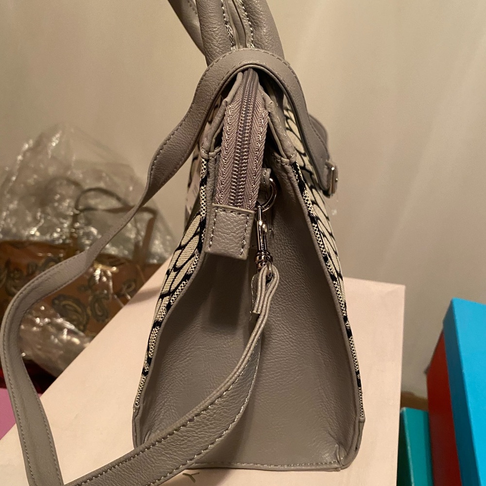 New NineWest Handbag - Picture 3 of 3